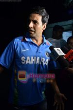 Akshay Kumar post the world cup victory in Juhu, Mumbai on 2nd April 2011 (32).JPG